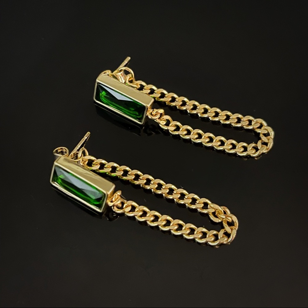 ✨Beautiful Dark Green Crystal Goldtone Chain earrings